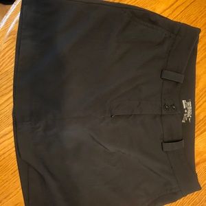 Nike Womens Golf Skort
Size 10
Worn a few times
L
